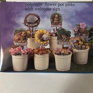 NEW with box polyresin flower-pot picks with welcome sign garden gift